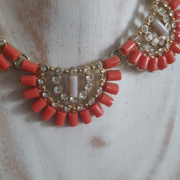 Charming Charlies scallop bib necklace - Picture 2 of 3